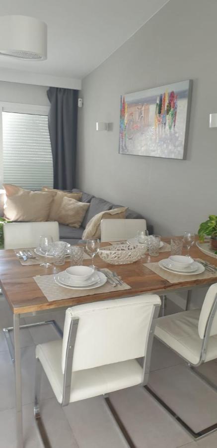 Luxury Apartment In Island Village Адехе Екстериор снимка