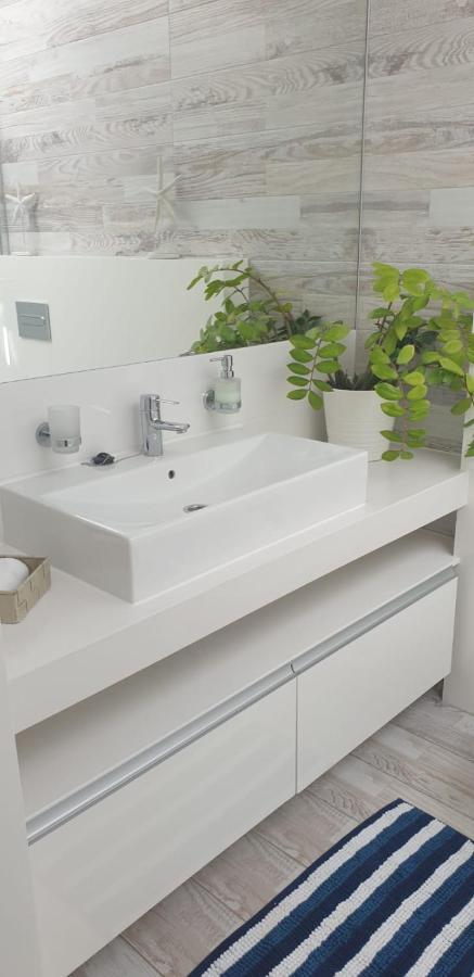 Luxury Apartment In Island Village Адехе Екстериор снимка